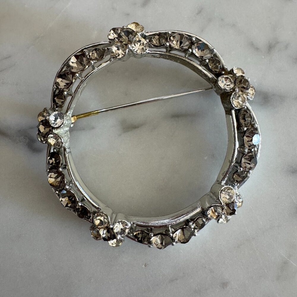 Silver floral ring brooch
